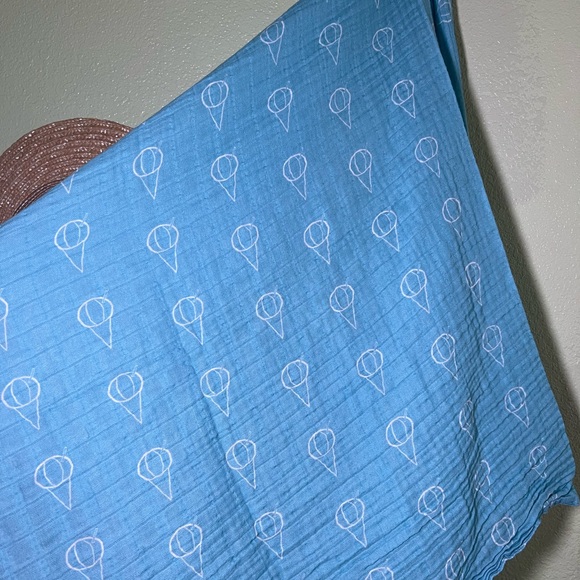 Honolulu Baby Co swaddle blanket - Picture 2 of 2